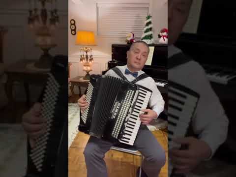 Accordion playing "Girl from Daban City”大板城的姑娘