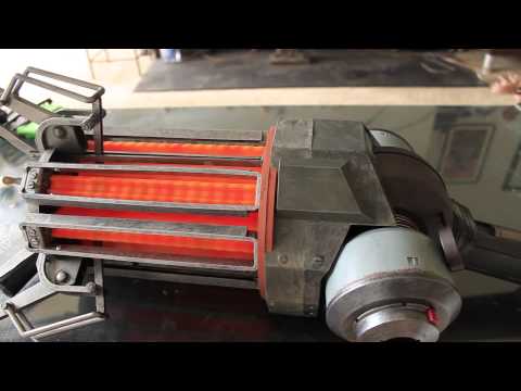 Unboxing the Gravity Gun from NECA