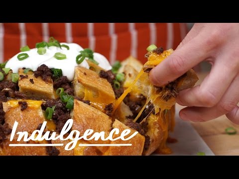 Learn How to Make This Awesome Chili Cheese Pull Apart Bread