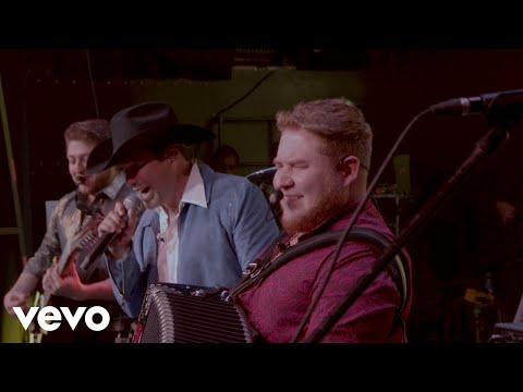 Bobby Pulido, Los Rojos - Móntame (En Vivo)