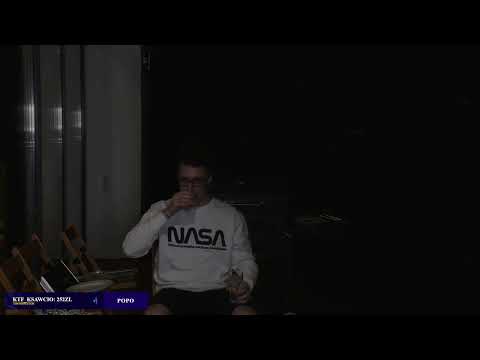 Suchar zeruje pół szklanki wódy