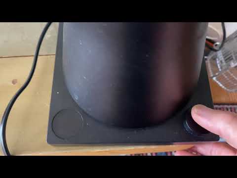 Fellow water kettle display upside down