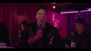 Cynthia Nixon, Sara Ramirez in And just like that - Miranda and Che - California song