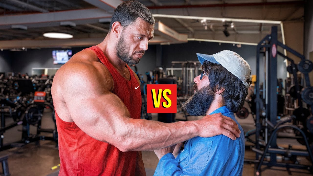 Уборщик VS Самый СИЛЬНЫЙ Бодибилдер в Зале | ANATOLY Gym Prank