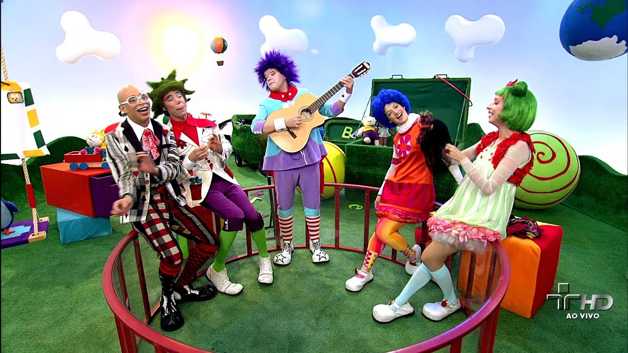 Quintal da Cultura -  "Senhora Viúva" e "Jipe do padre."