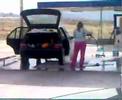 Blondyna myje auto...poradne (by... (Roumen) - Známka: 2, váha: obrovská