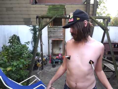 Andy Strauß begrüßt Dirk Bernemann auf der Bühne