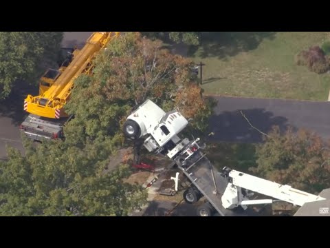 Video | SKYFOX: Crane truck collapses into home in New Jersey