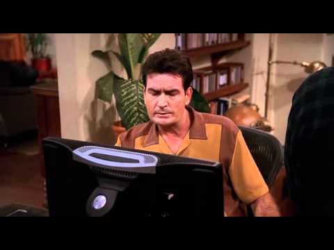 Dva a pol chlapa - Charlie Harper fajka