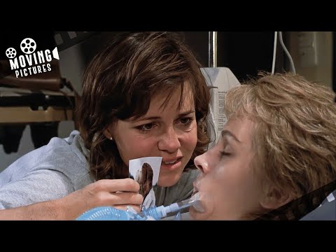 Shelby's Life Support Ends | Steel Magnolias (Julia Roberts, Sally Field)