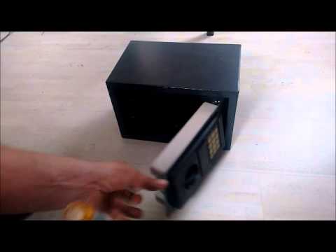 Billig Tresor vs. Gummihammer