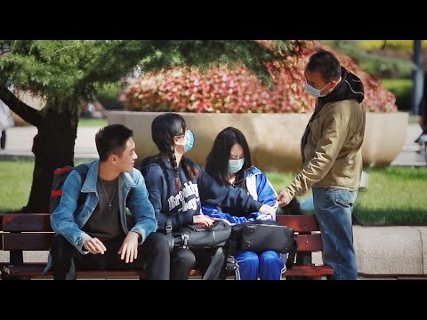 “這是我孫女，你幹嘛”目睹學生見網友遇危險，老人說道