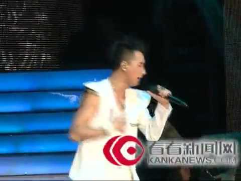 【独家】韩庚上海演唱会《狂草》开场.mp4