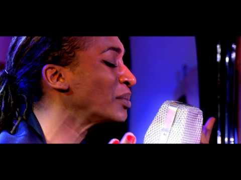 ALA.NI, en Live avec "CHERRY BLOSSOM" - C à vous - 13/01/2016