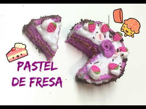 Pastel de Fresa de Arcilla Polimeríca