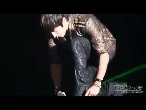 [FANCAM] MBLAQ - Joon tidying the lace