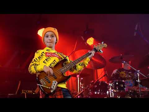 (8yrs) AronTheBassist and the PocketCrew - Kuru/Speak like a child (live)