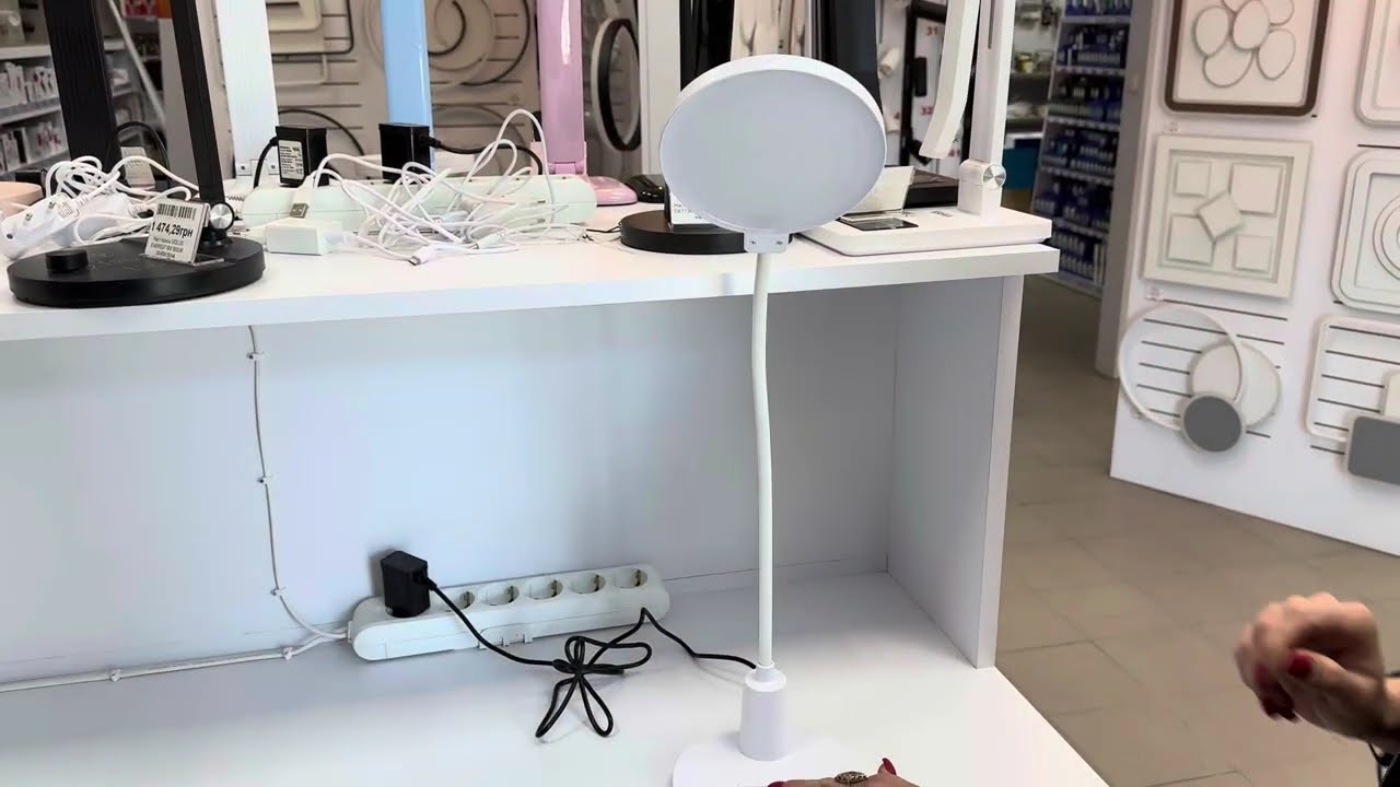 Настольный светодиодный светильник Ardero DE1736ARD 9W 550Lm белый (80033)