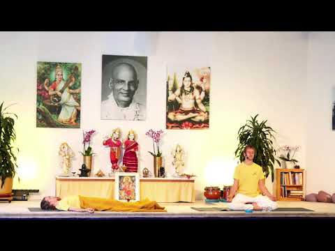 YOGA Mittelstufe  "Ankommenstunde" mit Adrian - Yoga Vidya Ashram Live - 17:00 Uhr 08.10.2021