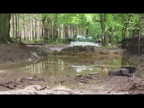 Range Rover Evoque Cabriolet Off Road Water Splash Slow Mo