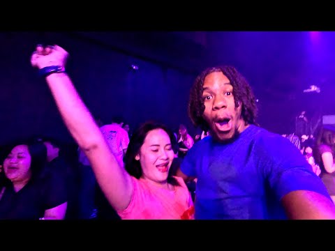 Visited a local Thai club as the only Foreigner in Bangkok,Thailand