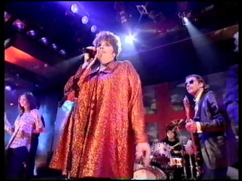 Cast from Casualty - Everlasting Love (TOTP)