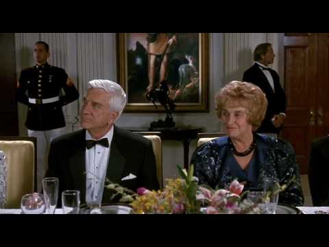 Csupasz Pisztoly 2 1/2 - A fehérházban, első percek