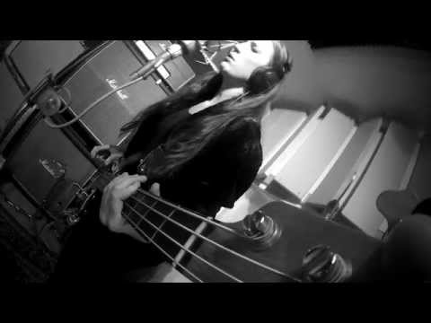 Cajsa Siik - "Higher" (Live at Matching Head Studios)