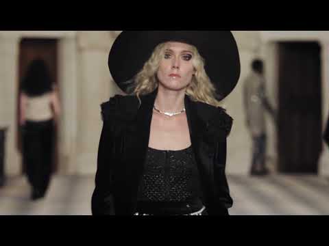 Chanel Le Château des dames Métiers d’art 2020/21 Show