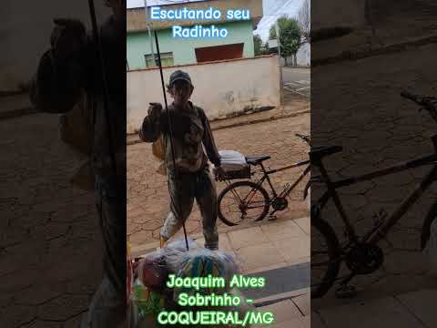 Joaquim Alves Sobrinho em Coqueiral no Sul de Minas Gerais - Escutando seu Radinho
