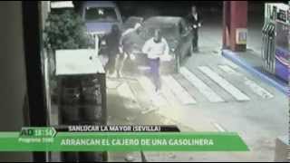 preview picture of video 'Asalto y robo en la Gasolinera Las Nieves, en Sanlúcar la Mayor'