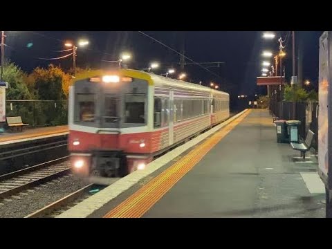 A Massive Sprinter Hornshow! Sprinters 7006 & 7007 Transfer to Frankston at Aspendale