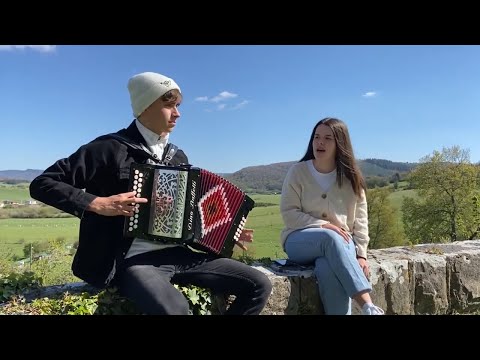 Errefuxiatuena - Izaro - Cover Uxue eta Fotoseando