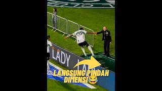 Download lagu Selebrasi Paling SIAL dalam Sejarah Sepak Bola! 😱 #football #infobola mp3