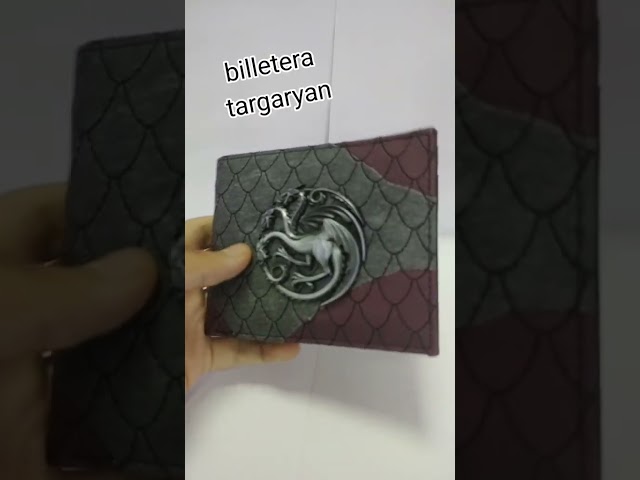 Vídeo relacionado con Game of Stark Thrones Targaryen Fuego & Sangre Dragón Sello Billetera/Cartera Bi-Fold ID & Tarjetas, Rojo
