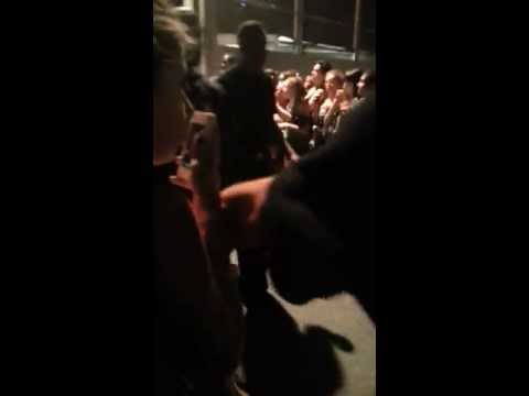 Selena Gomez pose avec des fans Zenith  05-09-13