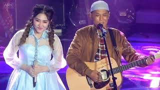 Download lagu MeraYu - Via Vallen dan Arifin | Konser Dangdut mp3 Download lagu MeraYu - Via Vallen dan Arifin | Konser Dangdut mp3