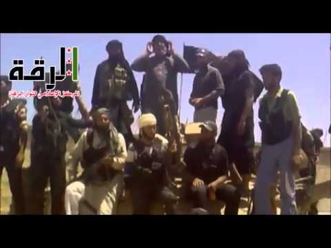 رفع الأذان من قبل مقاتلي كتائب حذيفة بن اليمان على الدبابات التي تم اغتنامها من الرتل القادم من عين عيسى