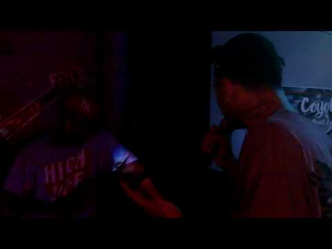 ROUND 1 - THRILL NOVA vs YOUNG HEAT @ 'I GOT GO' FREESTYLE RAP BATTLE @ COYOTE'S