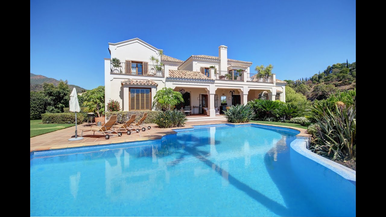 Spectacular 4 bedroom luxury villa with panoramic sea views for sale in El Madroñal, Benahavis