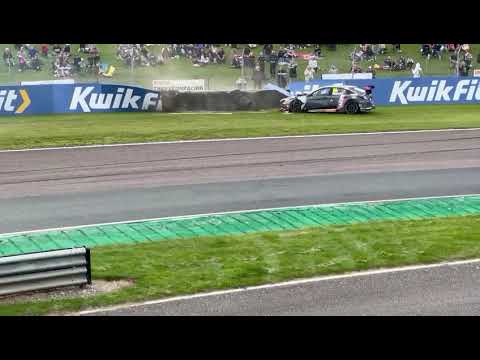 Jade Edwards crash Thruxton btcc 29th August