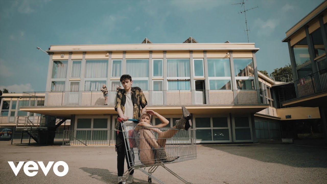 Elodie, Michele Bravi, Guè Pequeno — Nero Bali