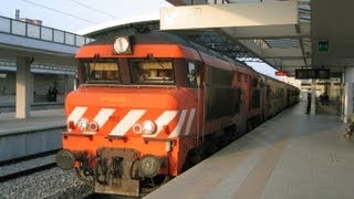 preview picture of video 'Portugal: CP Class 1930 diesel loco departs from Pragal on an Intercidades train from Lisbon to Faro'
