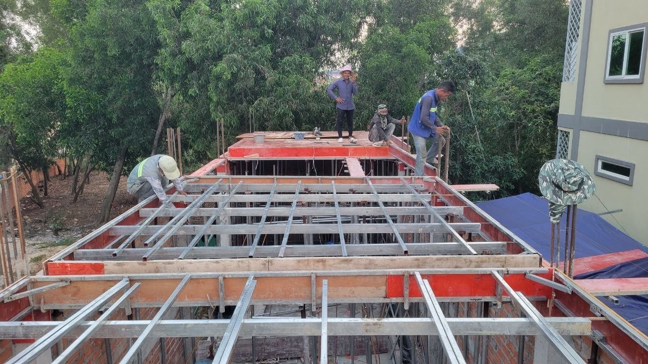 Installing formwork for first floor beam and slab