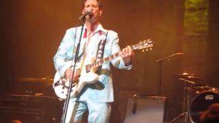Notice the ring - Chris Isaak, Eindhoven 2012