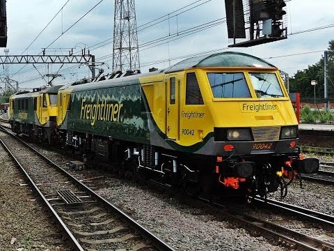 Freightliner 90042 on its first Mainline Test run in 2 years with 90045 0Z91 at Crewe 24/6/2014