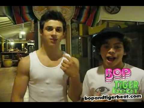 David & Jake T. Austin Spanish