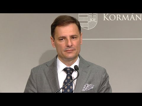 Tuzson Bence emlékeztetett, a kérdések kipostázása november...