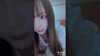【TikTok】可愛い子が前かがみで胸が見えてる
