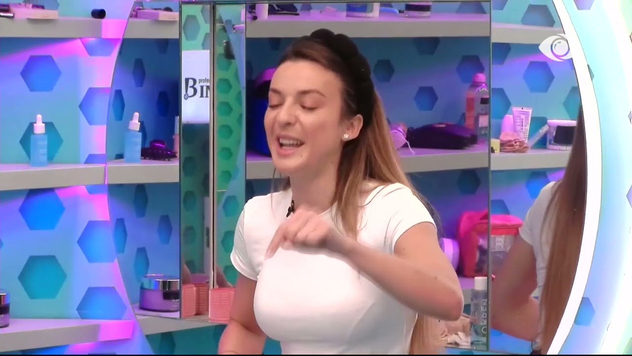 “Të ka dalë fytyra”/ Juela debaton me Stelinën: Të jem si ti, fle gjumë